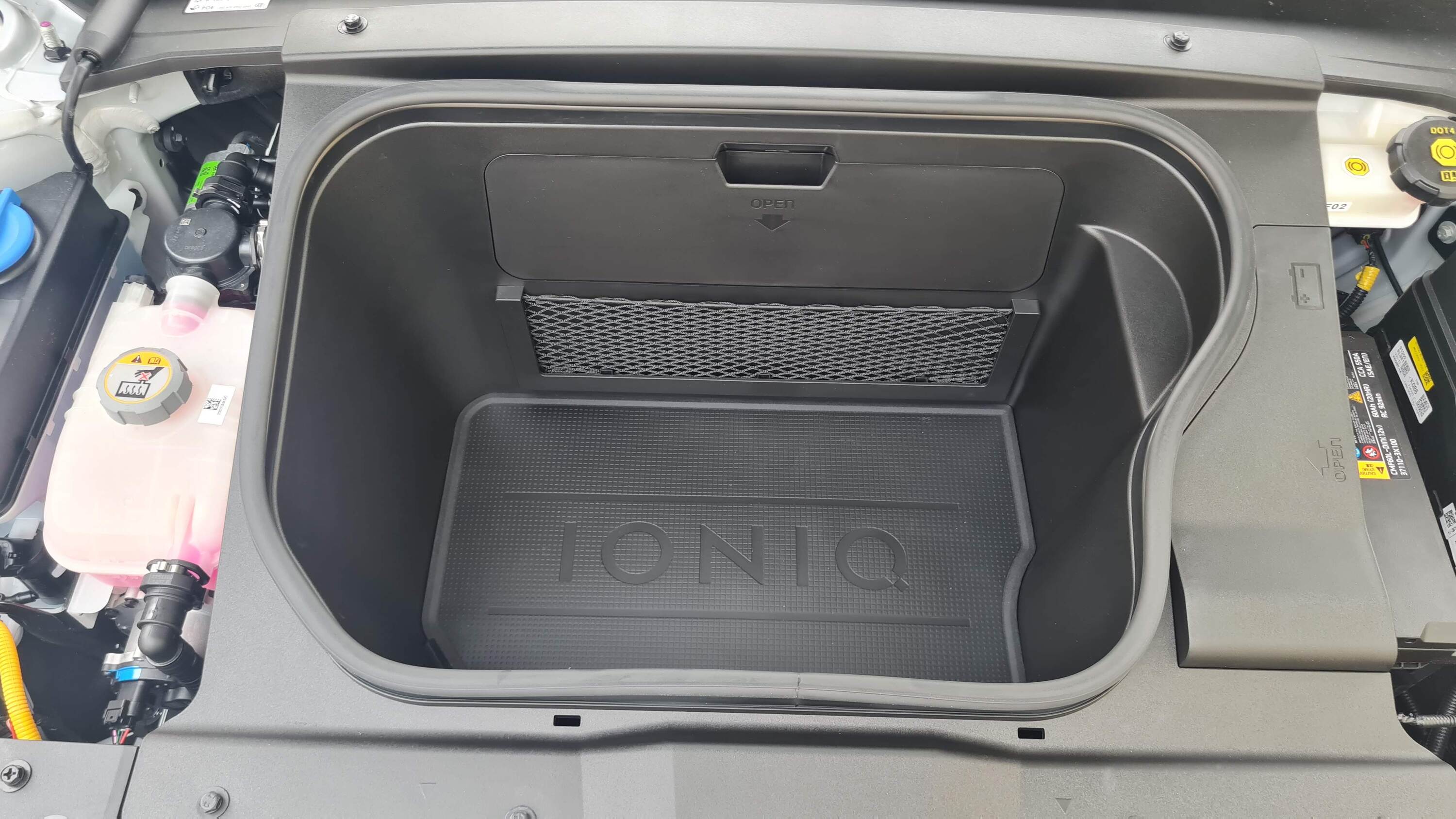 IONIQ6 - 77,4 kWh Batterie RWD / DYNAMIQ Paket / Gravity Gold matt